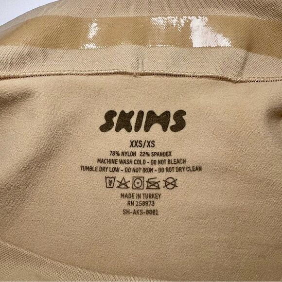 SKIMS Sculpting Short Above The Knee With Open Gusset in Clay - Picture 5 of 5